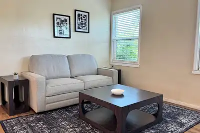 Image de Historic Downtown Visalia 2br • 1ba