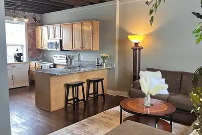 Image de Midtown Apartment 4 Minutes from the College World Series!