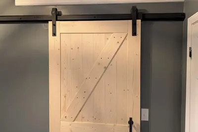 Image de This memorable cozy 2-bedroom Genesis Get Away house is a Peaceful Escape.