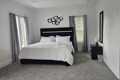 Image de Modern Luxury 4 Bedroom Home Near Downtown Dallas Sleeps 10.