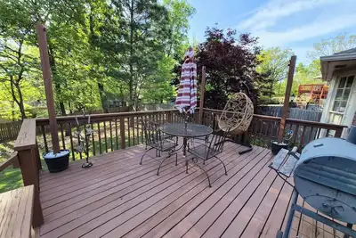Image de Awesome 3-bedroom house with an inviting deck