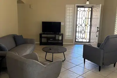 Image de 2-bedroom house in wonderful Phoenix with cool Ac and comfort