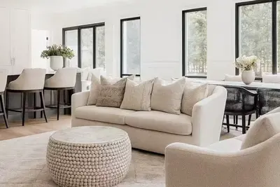 Image de Luxury Country Feel Villa Retreat | Designer Home with elegant features