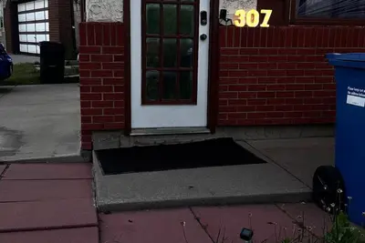 Image de Free Parking  | Quiet Sandstone Valley | Easy Access to U of C & Airport | 4 Rms