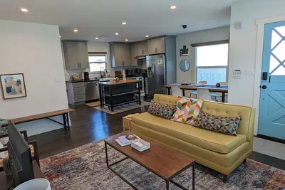 Image de Private Rose Bowl Oasis - Mountain Views - 3br Home with Parking