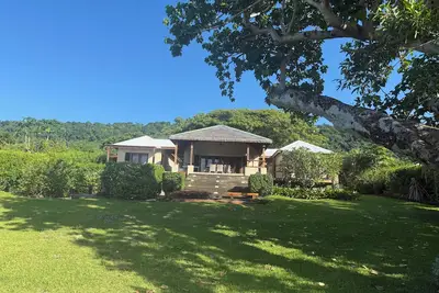Image de The Oasis Beachfront Villa Private Pool Welcoming couples through to groups of 8