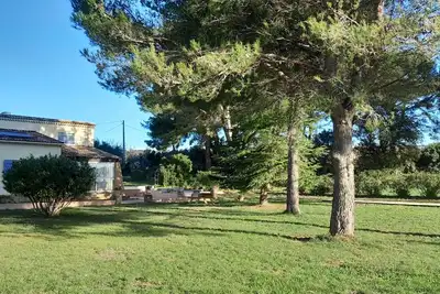 Image de Villa  sur grand terrain, avec piscine sécurisée, au coeur du vignoble de Bandol