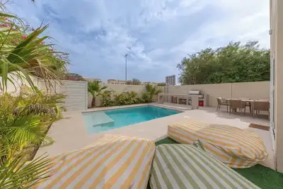 Image de Free housekeeping visits during your stay - StayShort - Vibrant Villa in Springs 4 that Sleeps 4 with Private Pool!