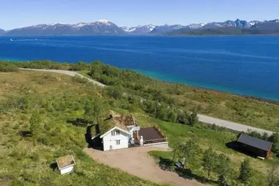 Image de Centrally Located Cabin by the Sea