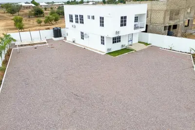Image de 3-bedroom apartment in lovely Bolgatanga with Ac, full kitchen and free parking