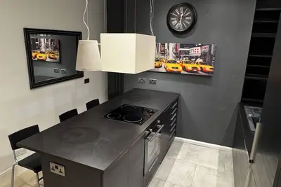 Image de Bright 3-Bed Flat • Town Centre • Walk to Uni & Shops