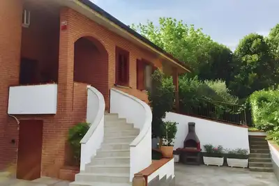 Image de Villa italienne spacieuse avec jardin privé près de Milan et Rho