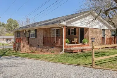 Image de Duke Captains' Quarters in American Village