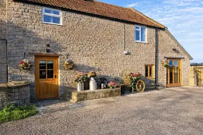 Image de Full of original character, hot tub, secure garden-pets x3 stunning views