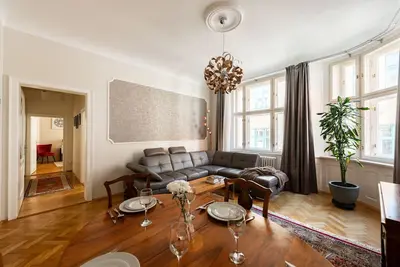 Image de Spacious 2br Apartment with Terrace & A/C in Old Town by EasyBNB Premium
