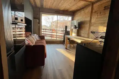 Image de Appartement cosy, familial, type chalet. Départ skis aux pieds. Garage inclus