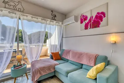 Image de Studio lumineux vue mer avec balcon et accès direct à la plage