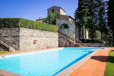Image de Grand appartement avec vue dans le Chianti et piscine