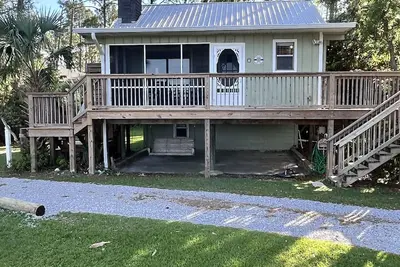 Image de Breezy Bay Cabin – A Cozy Bayfront Retreat for Couples & Small Families