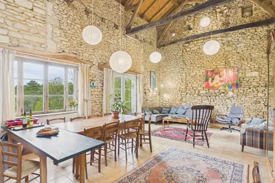 Image de Gîte typique pour 11 avec piscine et jardin