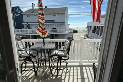 Image de Oceanview Loft Retreat - Steps to the Beach!
