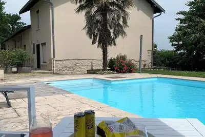 Image de Les Combes, gite avec piscine et grand jardin