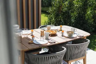 Image de La Dolce Vickri - séjour avec jardin et piscine