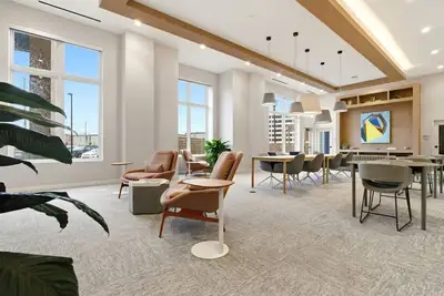 Image de Serene & Vibrant Two Bedroom Two Bathroom