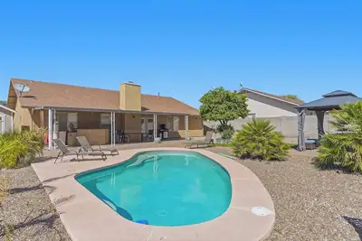 Image de Southside Family Oasis | Pool, Grill & Board Games