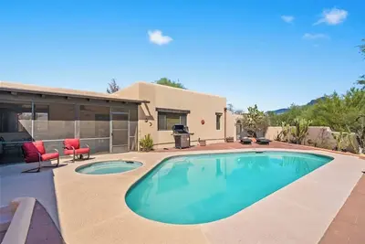 Image de Casas Adobes Funhouse | Private Pool, Spa & Games
