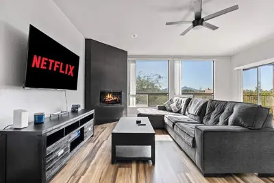 Image de Modern Foothills Retreat | Mountain Views, Pool