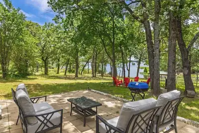 Image de 3 bedroom Lake Fork Water Front boat Dock Near to public Boat ramp