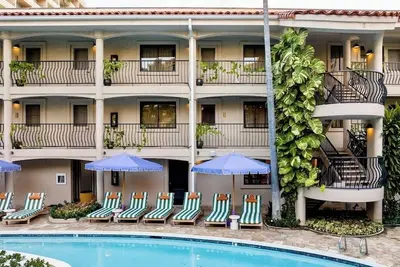Image de Wayfinder Waikiki | King | Design Hotel, Poolside Bar, Surf Lessons | 2 Units