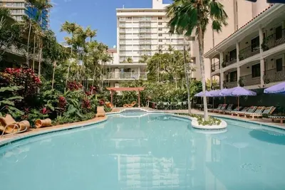Image de Wayfinder Waikiki | 2 Double | Design Hotel, Local Art, Poolside Bar