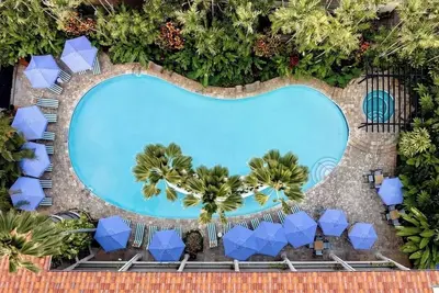 Image de Wayfinder Waikiki | 2 Double | Design Hotel, Local Art, Poolside Bar | 2 Units