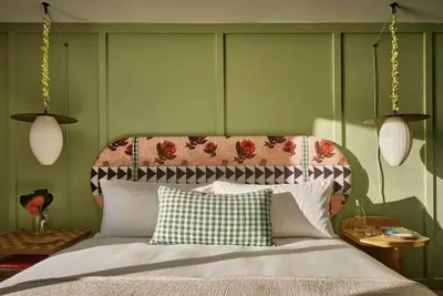 Image de Wayfinder Waikiki | King Lanai | Design Hotel, Surf Lessons, Poolside Bar
