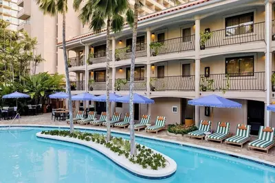 Image de Wayfinder Suite | Wayfinder Waikiki | Waikiki Beach, Saltwater Pool, Kitchen