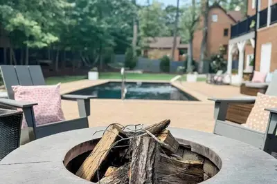 Image de The Greensboro Grand Getaway - Luxury Gso Retreat with 6 Bdrms and 4. 5 Bths