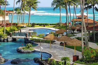 Image de 𝐅𝐢𝐧𝐝𝐢𝐧𝐠 𝐌𝐞𝐢𝐥𝐢: Beautiful Beachfront Waiohai Club Resort + Amenities