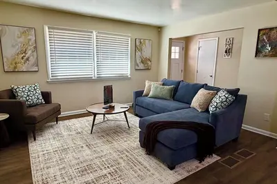 Image de 3-bedroom house in pleasant Decatur, only 8 miles from stadium