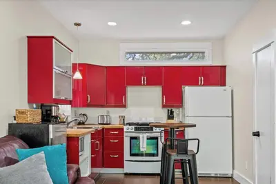 Image de Steps to SoCo, Mins to Zilker | Quiet Pet-Friendly Casita w Grill + Workspace