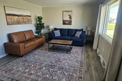 Image de Amazing 5-bedroom house with huge deck on corner lot