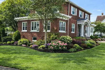 New 5 Bedroom-Prime Location In Gloucester With Event Space Available