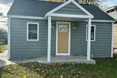 Peaceful 1-bedroom tiny home in charming Erie
