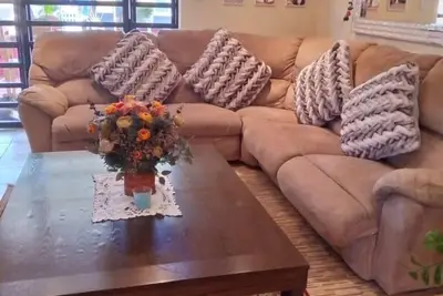 Image de Beautiful mansion available, pet friendly