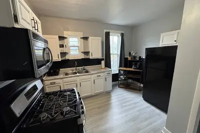Image de H1-Large 3 Bedroon 1. 5 Bathroom apartment