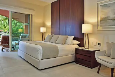 Image de 2br 2ba Beachfront Condo & Resort-Style Amenities at Playa Royale Nuevo Vallarta