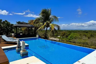 Image de Luxury Lakeview Home with Pool • Nature Retreat for Groups in charming Granada