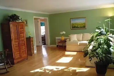 Image de World Cup Stay Spacious 4-bedroom house with central A/C in charming Linden