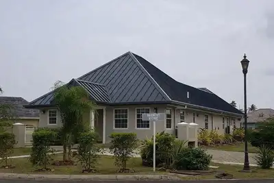 Image de Sanaya Maison - Luxurious, Spacious 3br Villa located in Samaan Grove Tobago